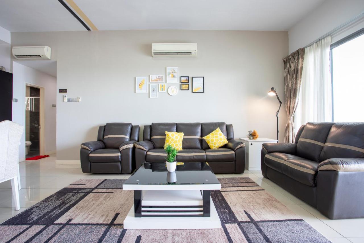 Ferienwohnung Elegant Living At Loft Imago Kk Kampong Sembulan Exterior foto