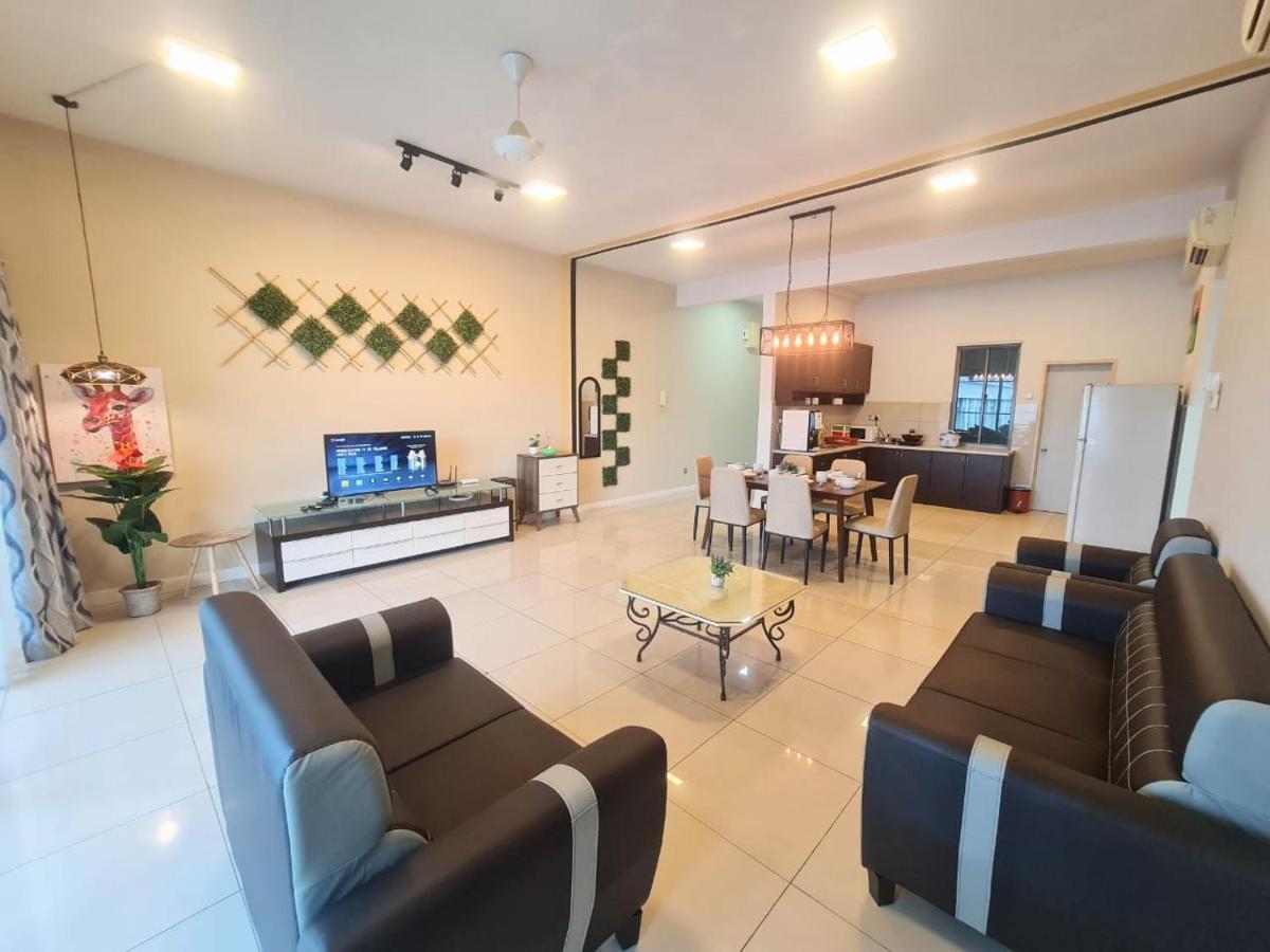 Ferienwohnung Elegant Living At Loft Imago Kk Kampong Sembulan Exterior foto