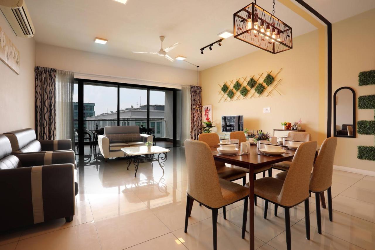Ferienwohnung Elegant Living At Loft Imago Kk Kampong Sembulan Exterior foto