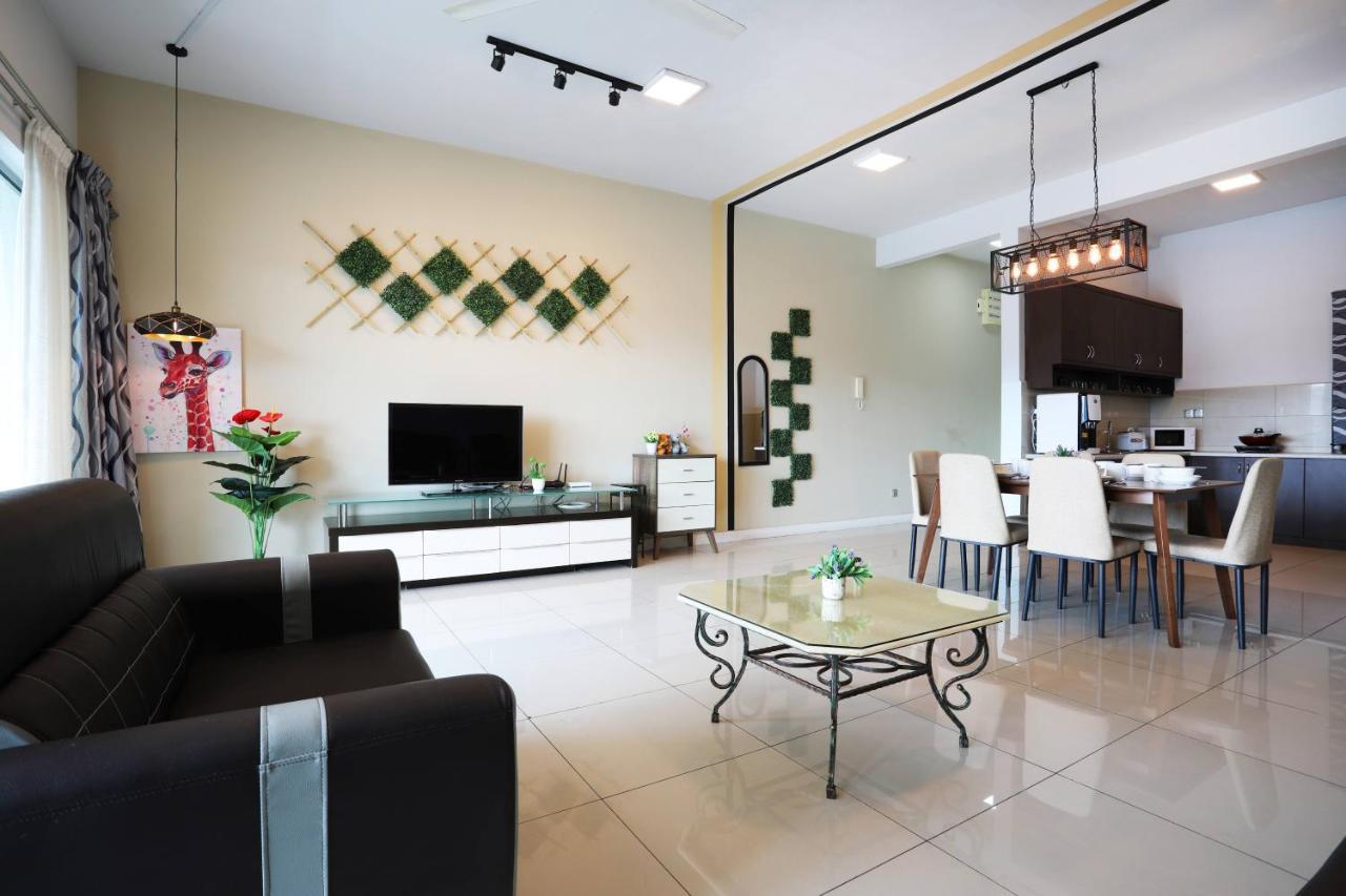 Ferienwohnung Elegant Living At Loft Imago Kk Kampong Sembulan Exterior foto