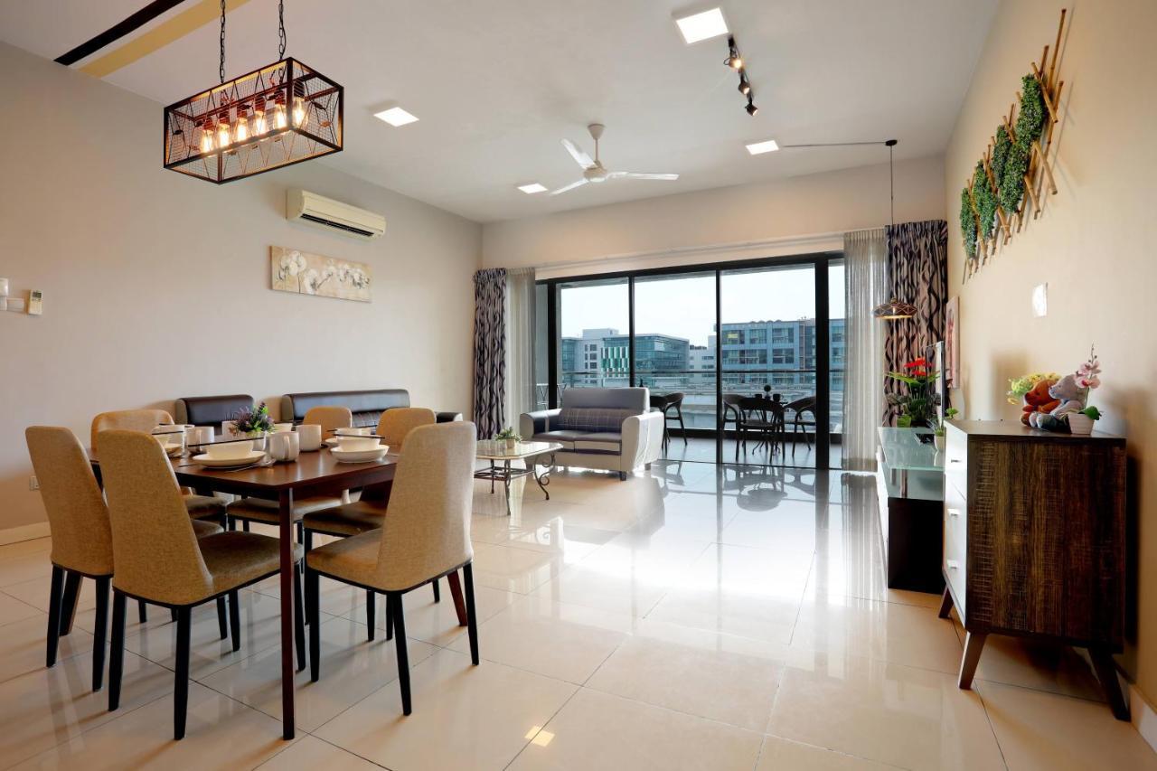 Ferienwohnung Elegant Living At Loft Imago Kk Kampong Sembulan Exterior foto