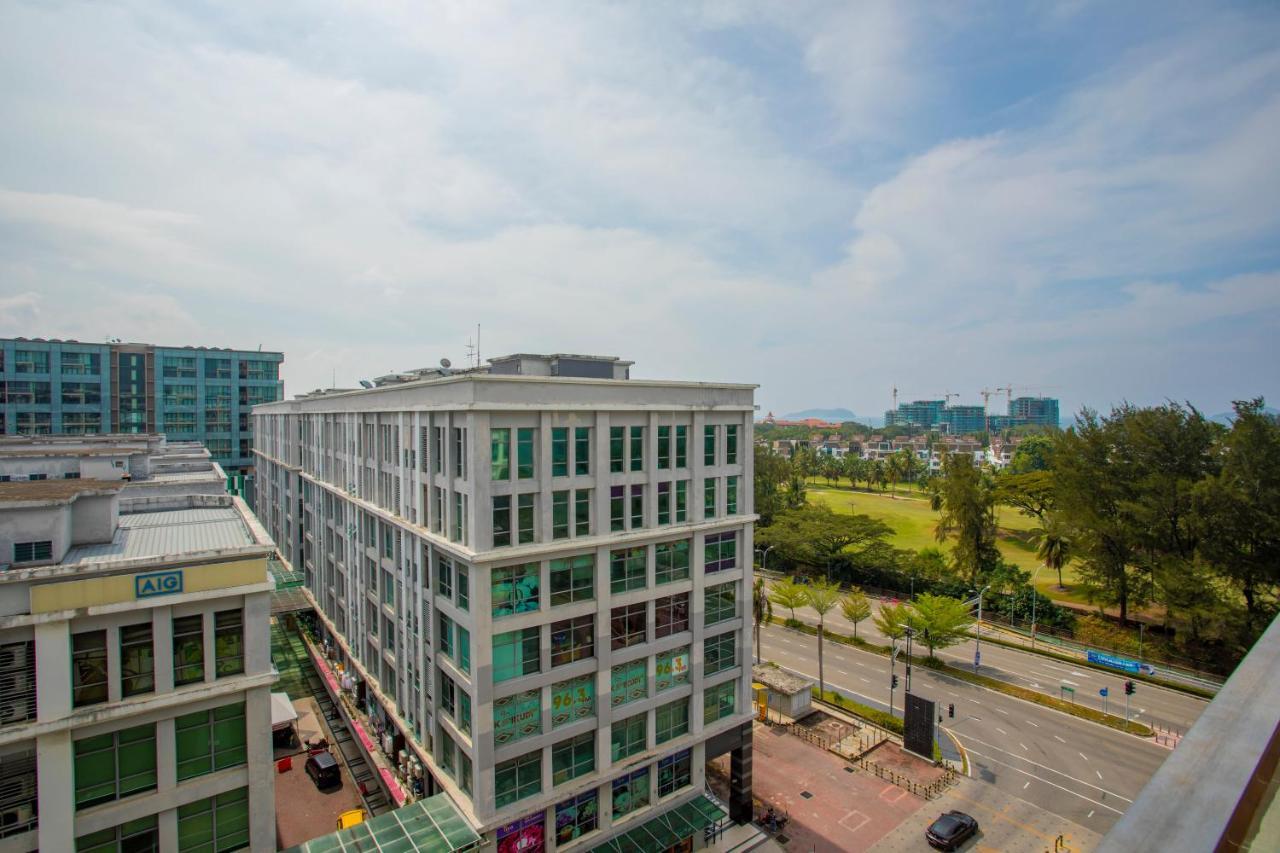 Ferienwohnung Elegant Living At Loft Imago Kk Kampong Sembulan Exterior foto