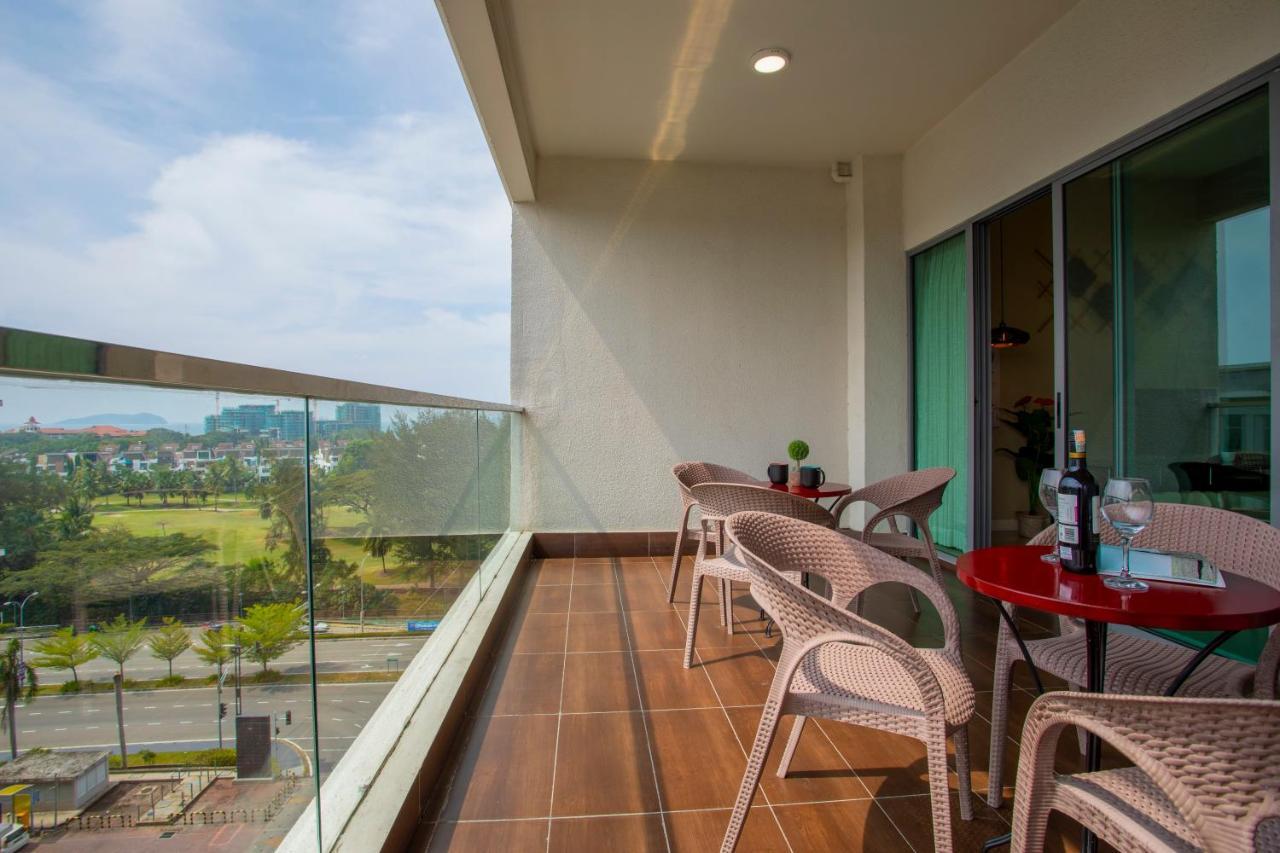 Ferienwohnung Elegant Living At Loft Imago Kk Kampong Sembulan Exterior foto