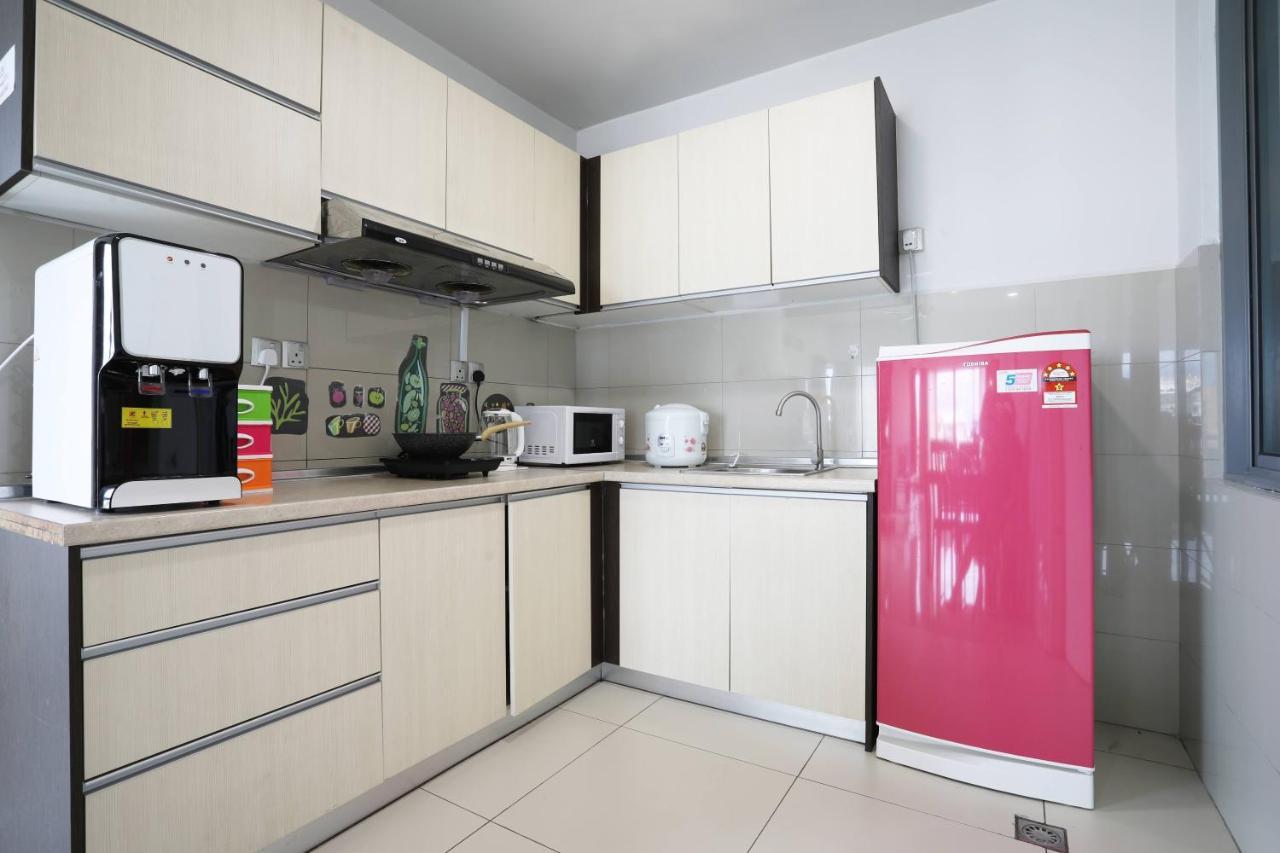 Ferienwohnung Elegant Living At Loft Imago Kk Kampong Sembulan Exterior foto