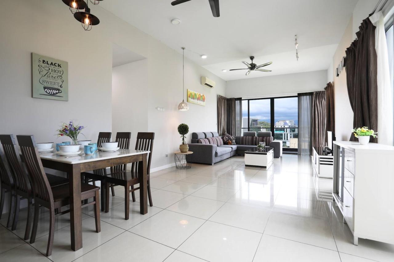 Ferienwohnung Elegant Living At Loft Imago Kk Kampong Sembulan Exterior foto