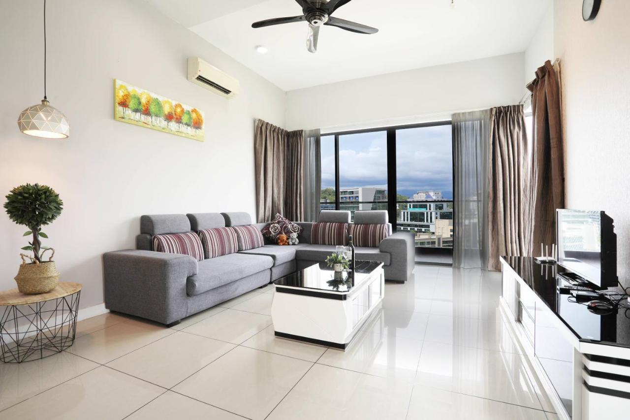 Ferienwohnung Elegant Living At Loft Imago Kk Kampong Sembulan Exterior foto