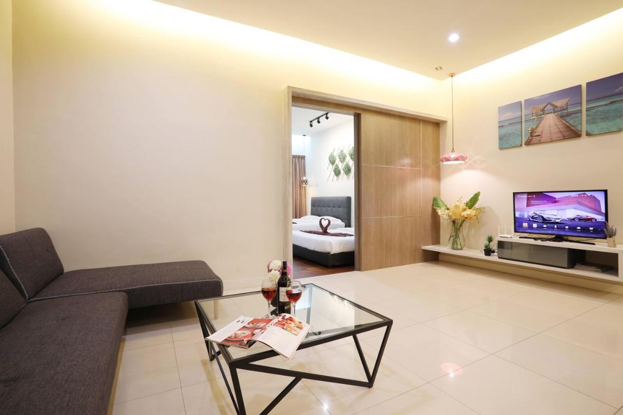 Ferienwohnung Elegant Living At Loft Imago Kk Kampong Sembulan Exterior foto