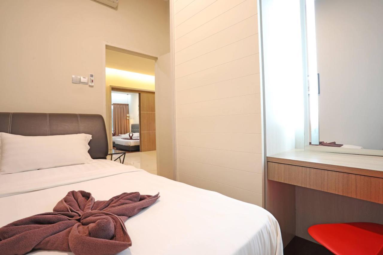 Ferienwohnung Elegant Living At Loft Imago Kk Kampong Sembulan Exterior foto