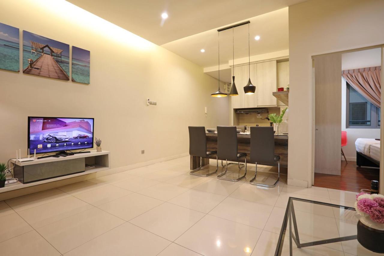 Ferienwohnung Elegant Living At Loft Imago Kk Kampong Sembulan Exterior foto