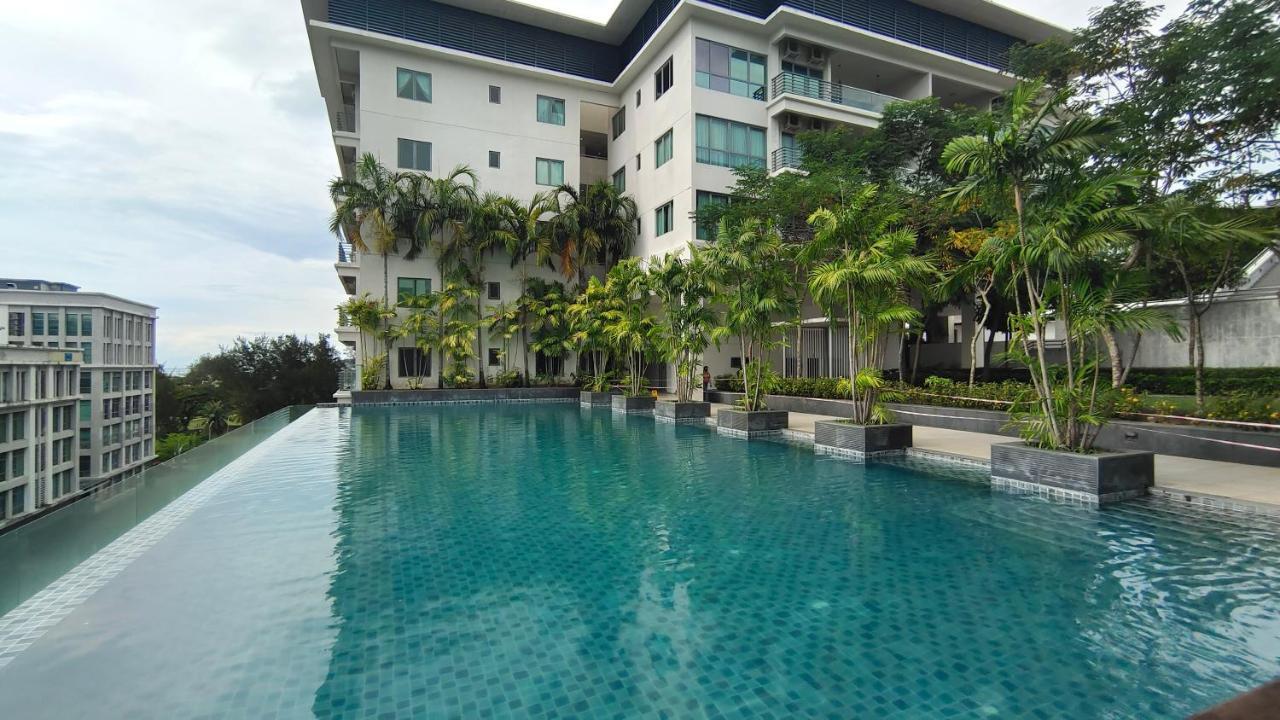 Ferienwohnung Elegant Living At Loft Imago Kk Kampong Sembulan Exterior foto