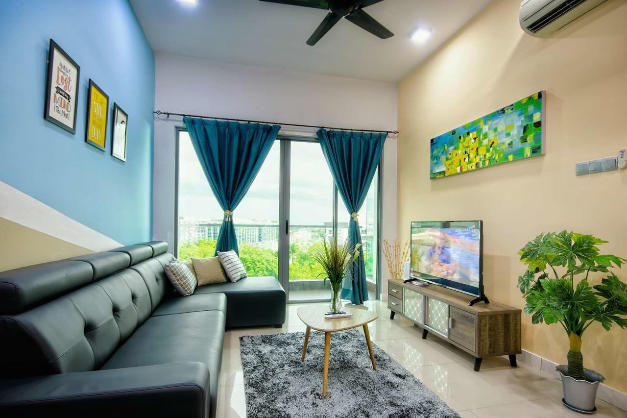 Ferienwohnung Elegant Living At Loft Imago Kk Kampong Sembulan Exterior foto