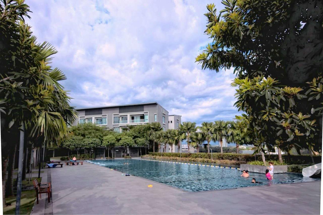 Ferienwohnung Elegant Living At Loft Imago Kk Kampong Sembulan Exterior foto