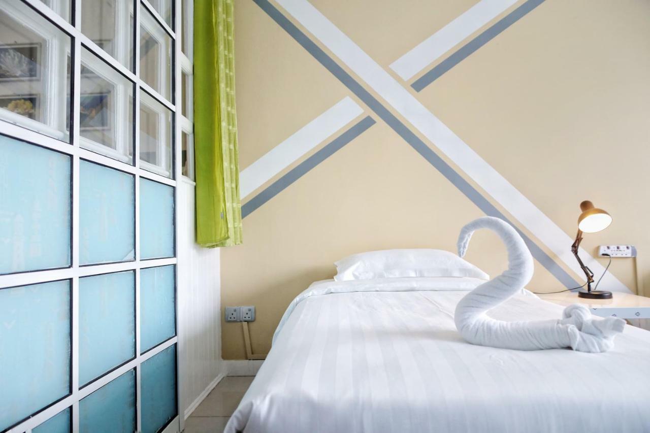 Ferienwohnung Elegant Living At Loft Imago Kk Kampong Sembulan Exterior foto