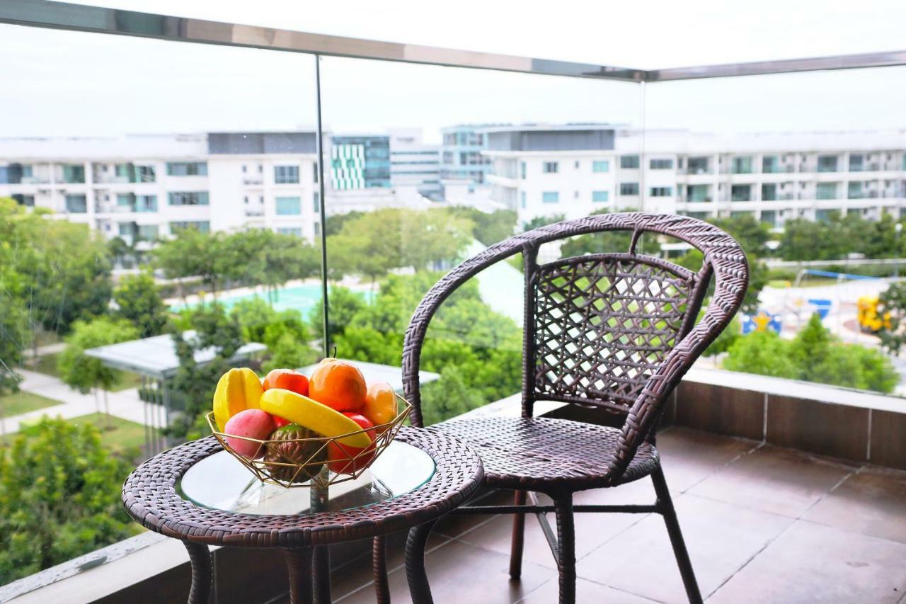 Ferienwohnung Elegant Living At Loft Imago Kk Kampong Sembulan Exterior foto